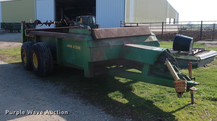 image for item EL9283 John Deere 780 manure spreader