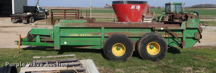 image for item EL9283 John Deere 780 manure spreader