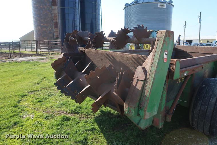 image for item EL9283 John Deere 780 manure spreader