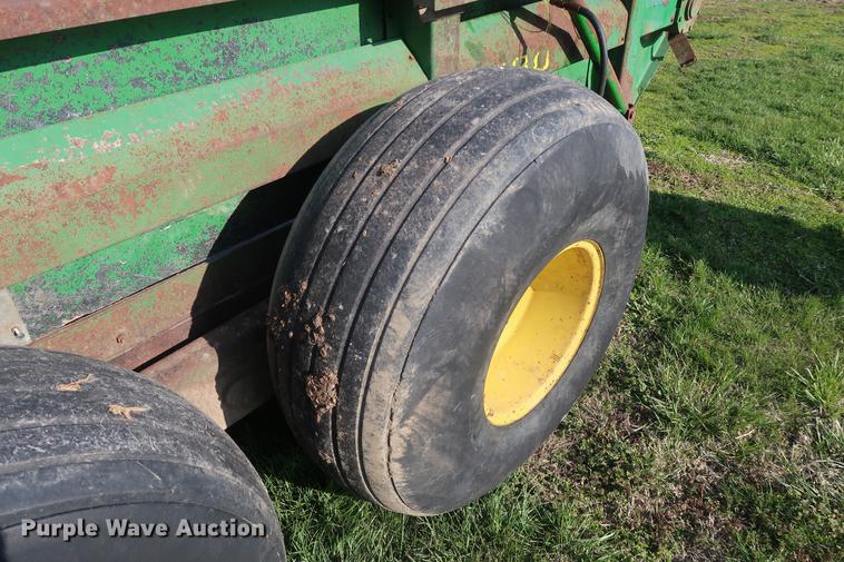 image for item EL9283 John Deere 780 manure spreader