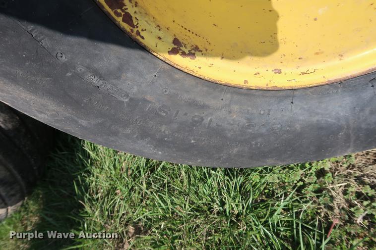 image for item EL9283 John Deere 780 manure spreader