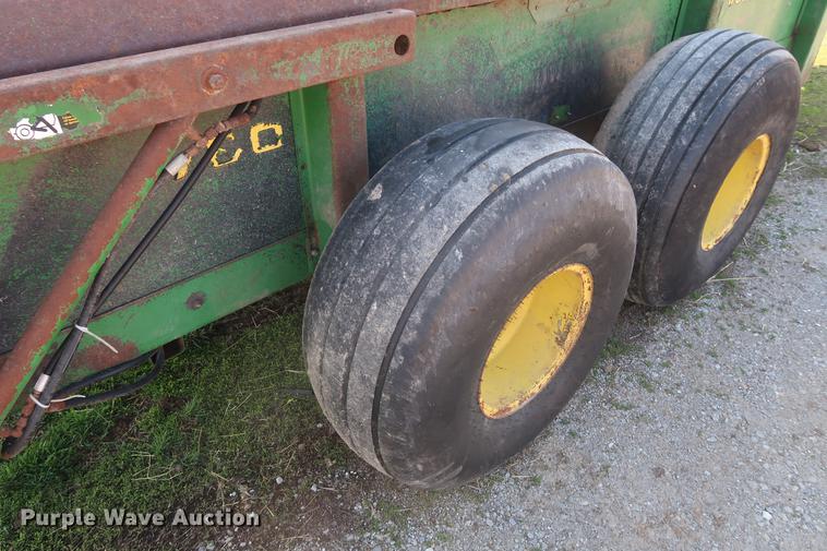 image for item EL9283 John Deere 780 manure spreader