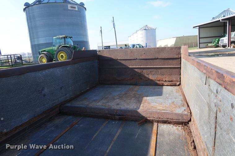 image for item EL9283 John Deere 780 manure spreader