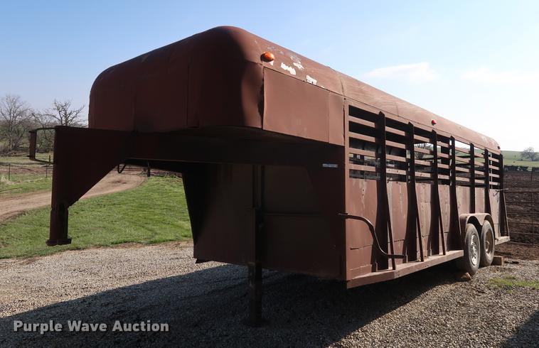 image for item EL9284 1988 Ponderosa livestock trailer