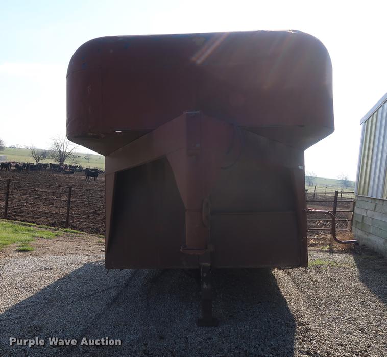 image for item EL9284 1988 Ponderosa livestock trailer