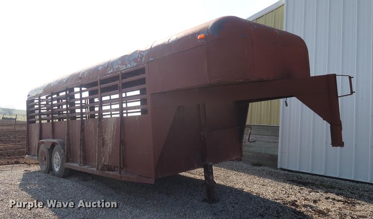 image for item EL9284 1988 Ponderosa livestock trailer