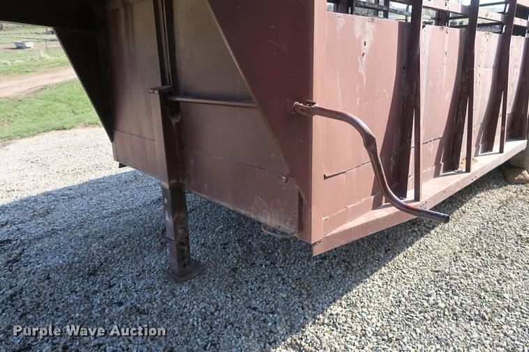 image for item EL9284 1988 Ponderosa livestock trailer