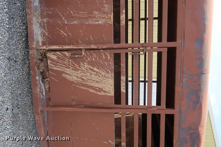 image for item EL9284 1988 Ponderosa livestock trailer