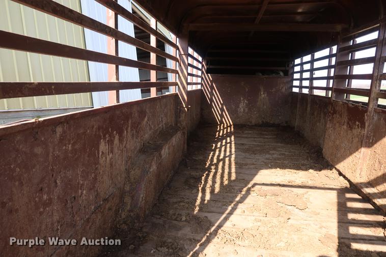 image for item EL9284 1988 Ponderosa livestock trailer