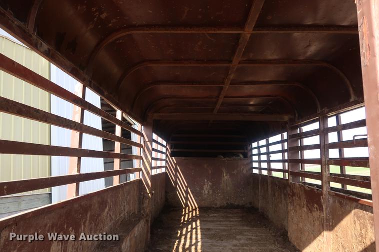 image for item EL9284 1988 Ponderosa livestock trailer