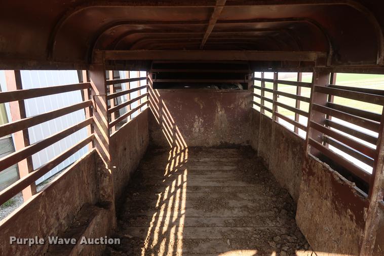 image for item EL9284 1988 Ponderosa livestock trailer