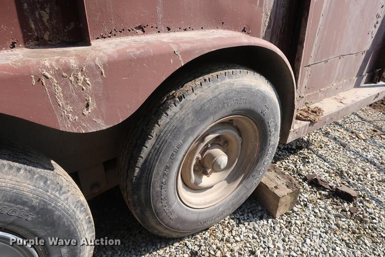 image for item EL9284 1988 Ponderosa livestock trailer