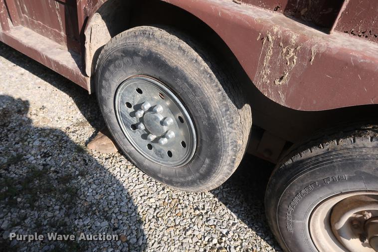 image for item EL9284 1988 Ponderosa livestock trailer