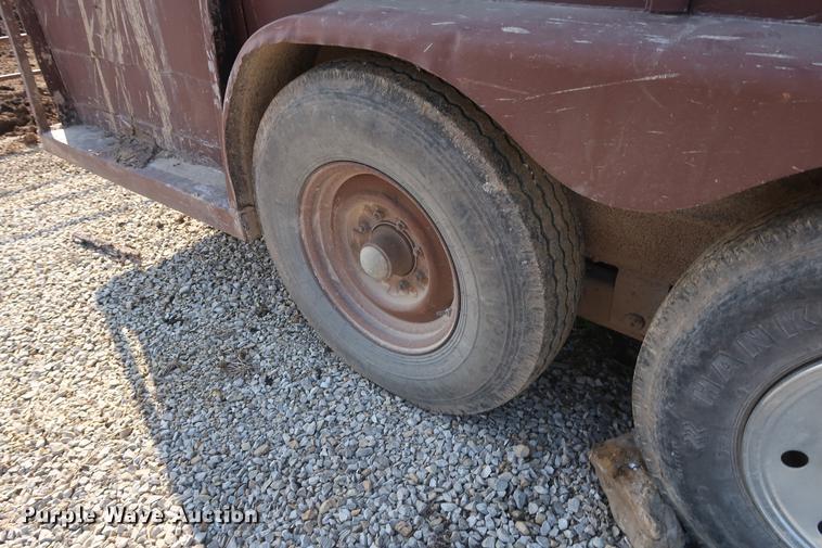 image for item EL9284 1988 Ponderosa livestock trailer