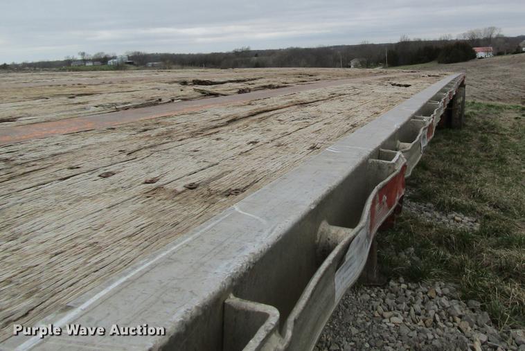 image for item DC4290 1994 Fruehauf PAANF2S48N flatbed trailer