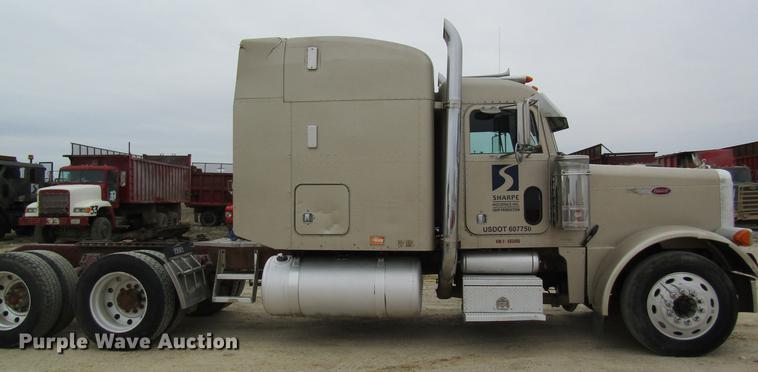 image for item DC4306 2000 Peterbilt 379 semi truck