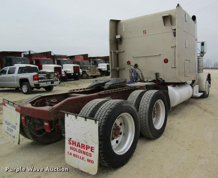 image for item DC4306 2000 Peterbilt 379 semi truck