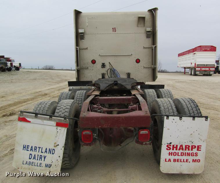 image for item DC4306 2000 Peterbilt 379 semi truck