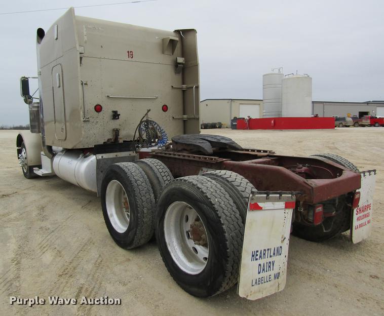 image for item DC4306 2000 Peterbilt 379 semi truck