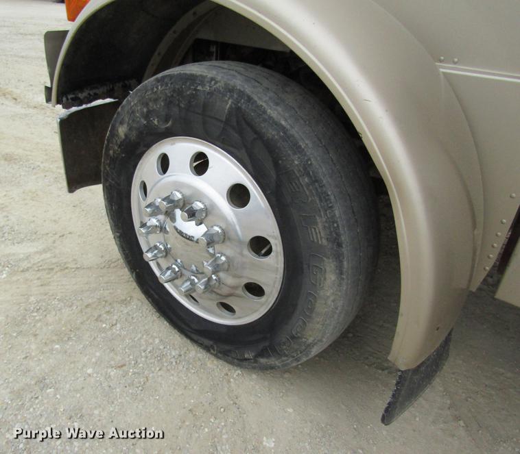 image for item DC4306 2000 Peterbilt 379 semi truck