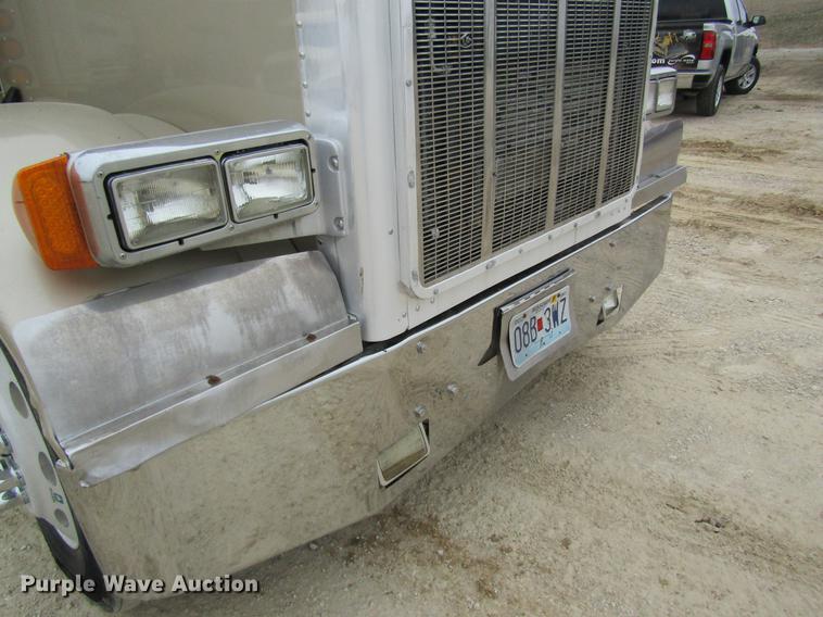 image for item DC4306 2000 Peterbilt 379 semi truck