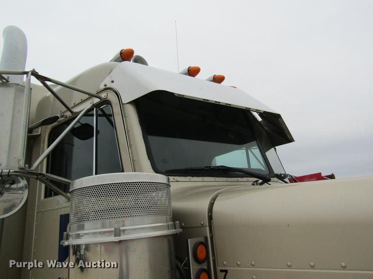 image for item DC4306 2000 Peterbilt 379 semi truck