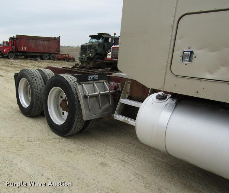 image for item DC4306 2000 Peterbilt 379 semi truck