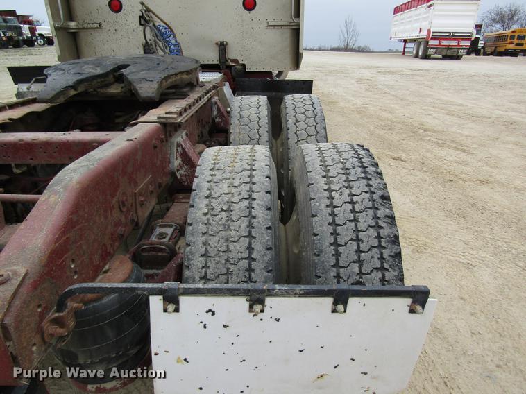 image for item DC4306 2000 Peterbilt 379 semi truck