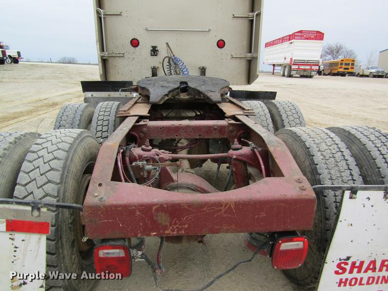 image for item DC4306 2000 Peterbilt 379 semi truck