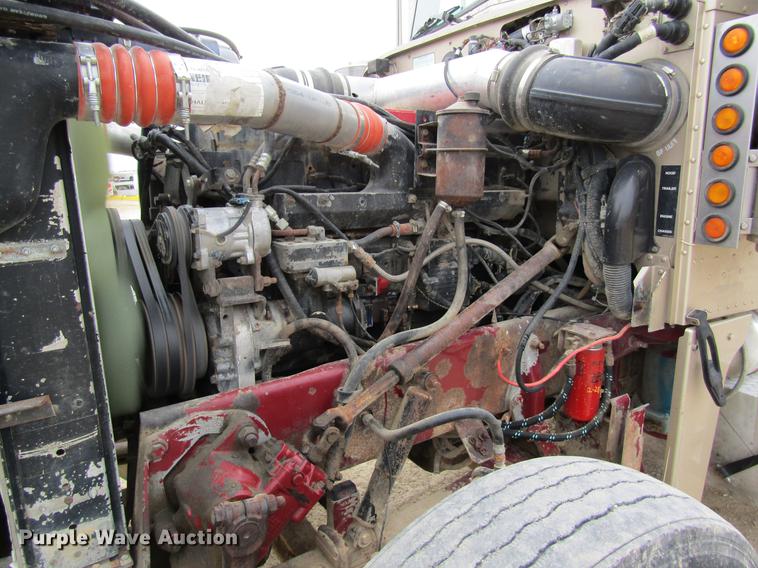 image for item DC4306 2000 Peterbilt 379 semi truck