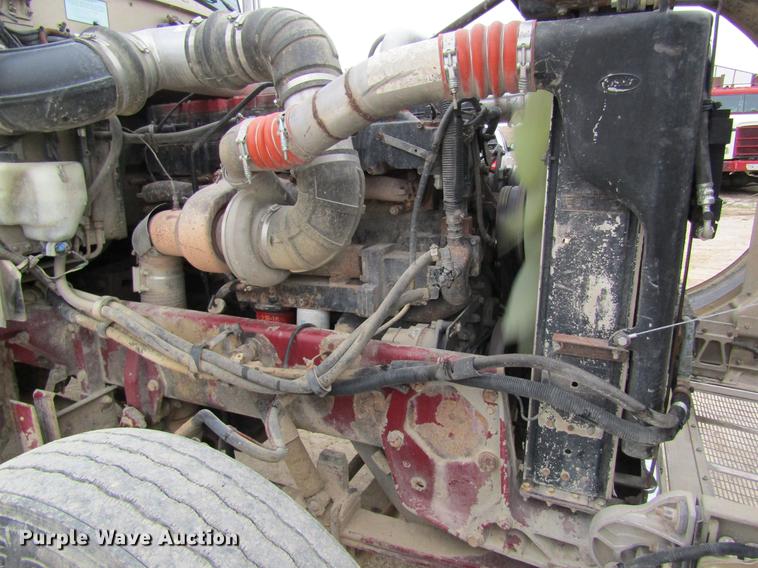 image for item DC4306 2000 Peterbilt 379 semi truck