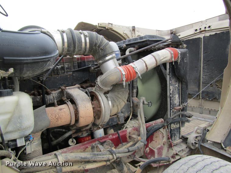 image for item DC4306 2000 Peterbilt 379 semi truck