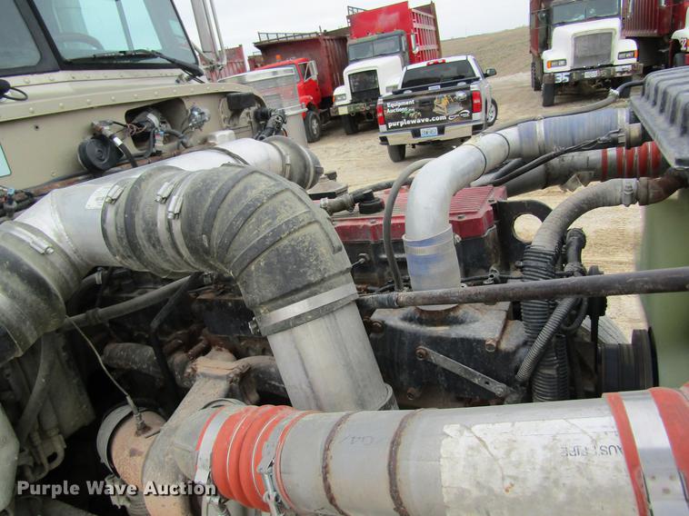 image for item DC4306 2000 Peterbilt 379 semi truck