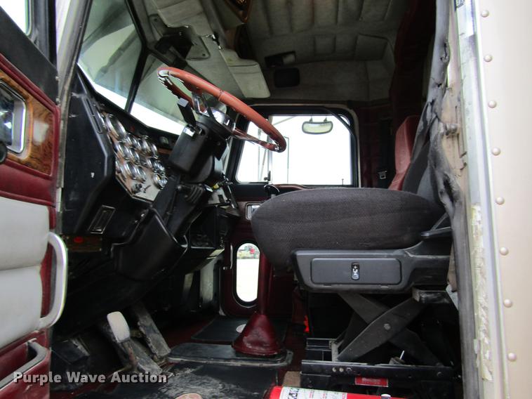 image for item DC4306 2000 Peterbilt 379 semi truck