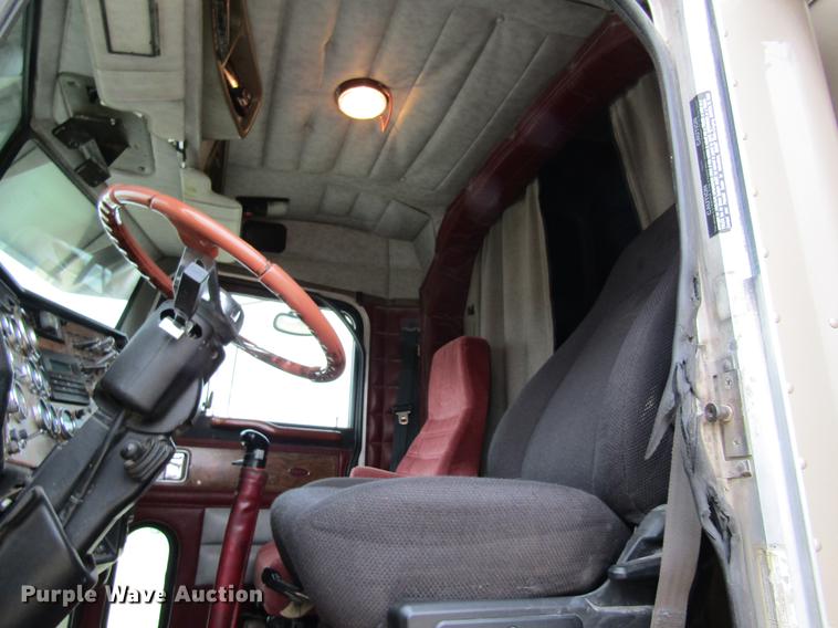 image for item DC4306 2000 Peterbilt 379 semi truck