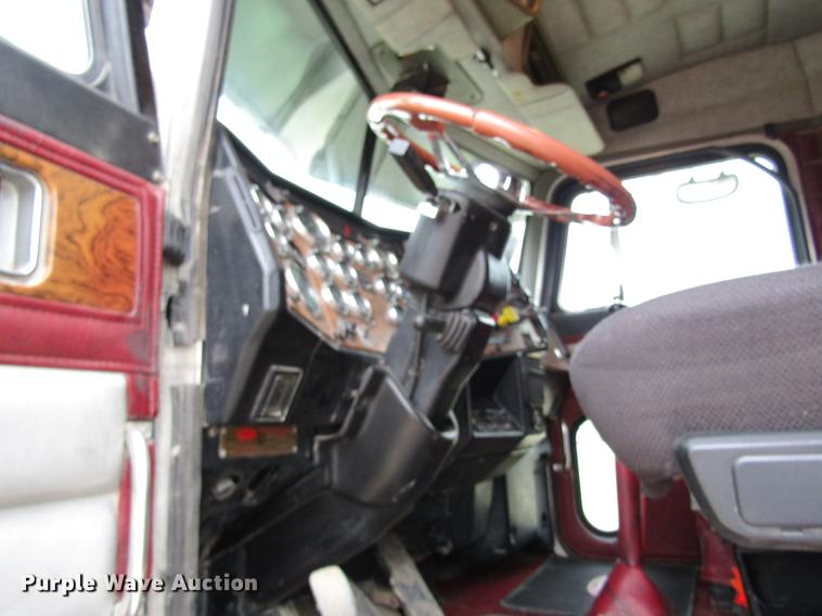 image for item DC4306 2000 Peterbilt 379 semi truck