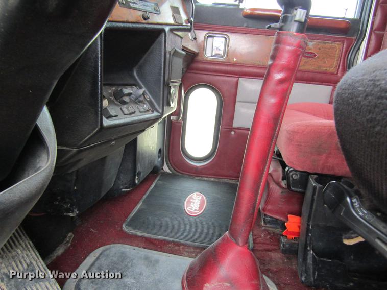 image for item DC4306 2000 Peterbilt 379 semi truck