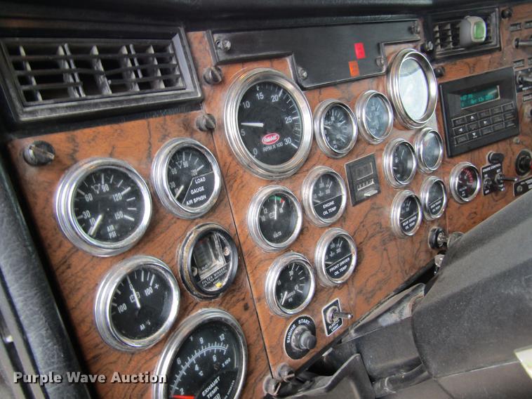 image for item DC4306 2000 Peterbilt 379 semi truck