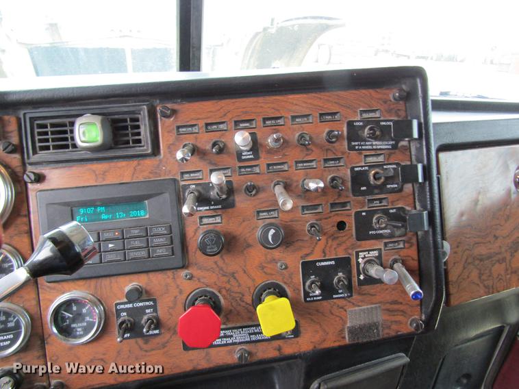 image for item DC4306 2000 Peterbilt 379 semi truck