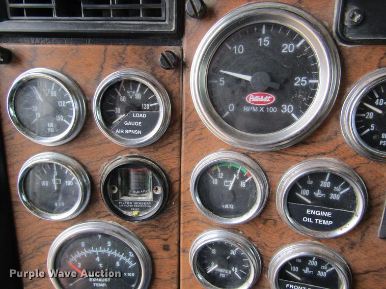 image for item DC4306 2000 Peterbilt 379 semi truck
