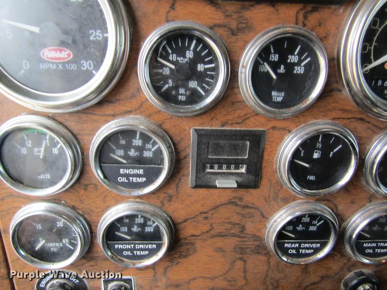 image for item DC4306 2000 Peterbilt 379 semi truck