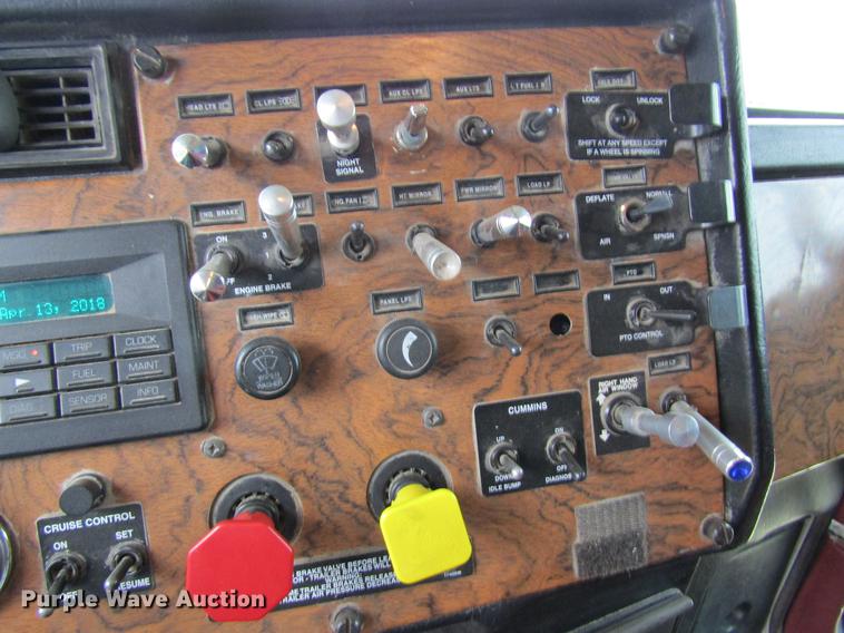 image for item DC4306 2000 Peterbilt 379 semi truck