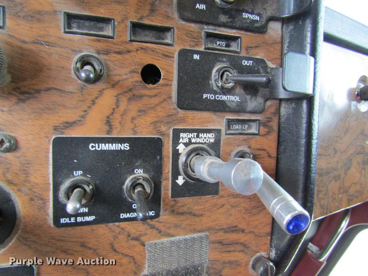 image for item DC4306 2000 Peterbilt 379 semi truck