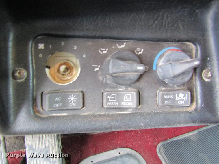 image for item DC4306 2000 Peterbilt 379 semi truck