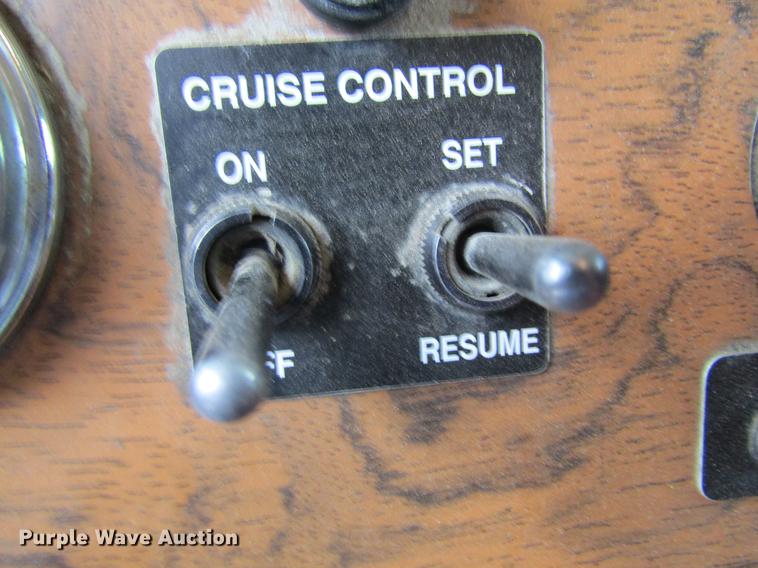 image for item DC4306 2000 Peterbilt 379 semi truck