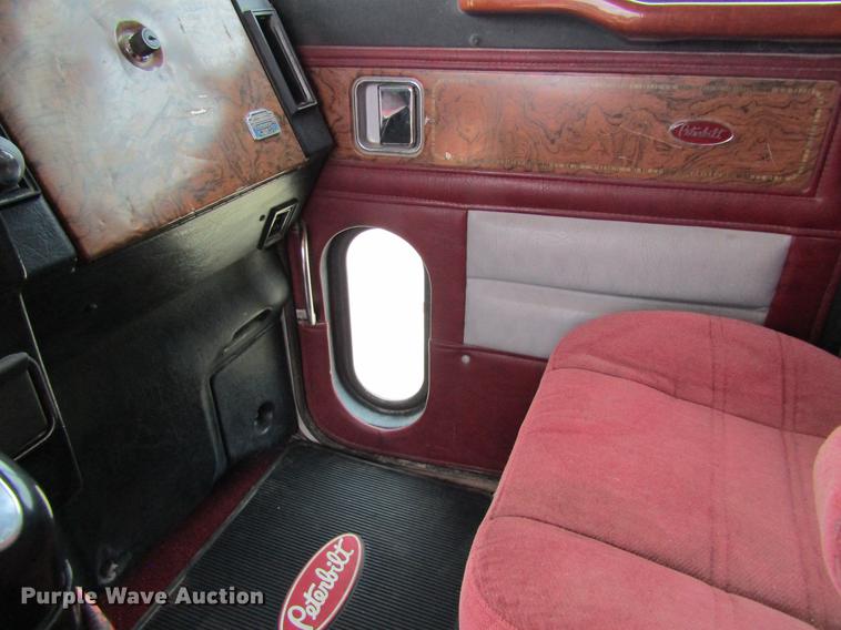 image for item DC4306 2000 Peterbilt 379 semi truck