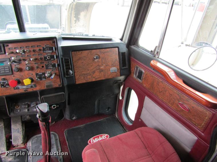 image for item DC4306 2000 Peterbilt 379 semi truck
