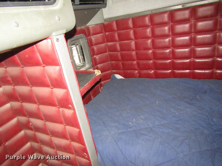 image for item DC4306 2000 Peterbilt 379 semi truck