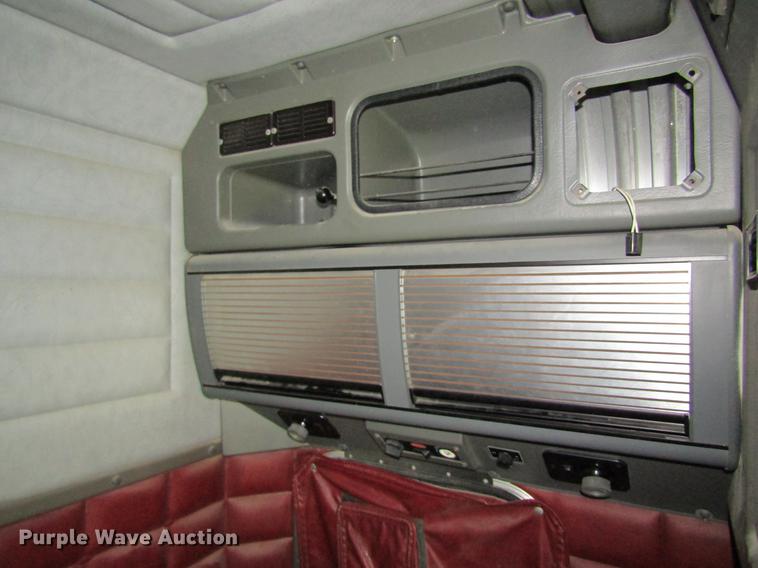 image for item DC4306 2000 Peterbilt 379 semi truck