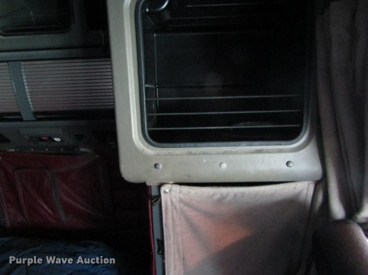 image for item DC4306 2000 Peterbilt 379 semi truck